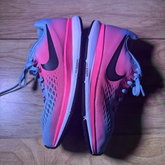 Nike Women's Athletic Shoes in Blue and Pink - Picture 6 of 10